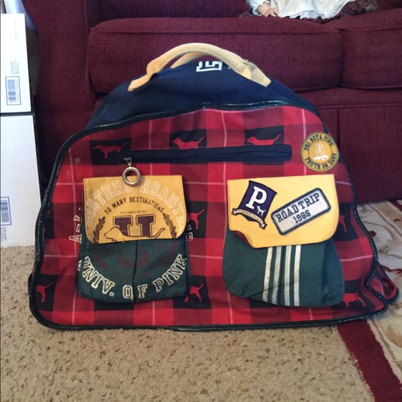 Sold PINK VICTORIA’S SECRET ROLLING DUFFLE LUGGAGE - Picture 2 of 8